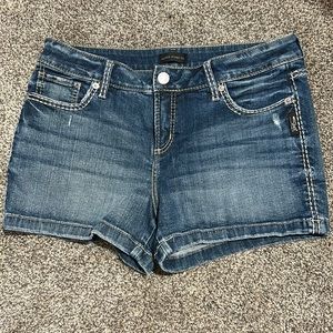 Silver Jean Elyse distressed mid-rise jean shorts, size 29
